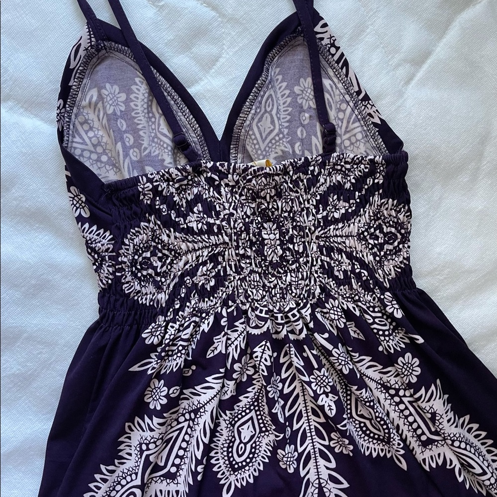 Beautiful purple violet dress Image - Picture 2 of 4